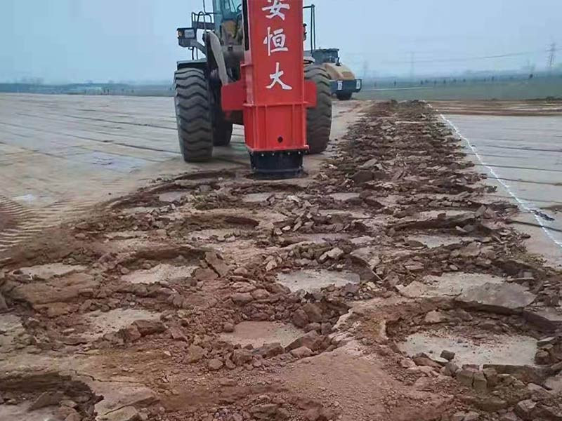 裝載機(jī)夯實(shí)機(jī) 裝載機(jī)夯實(shí)機(jī)