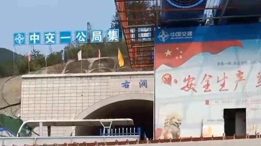 中交一公局集團(tuán)渝武高速中梁山隧道項目使用HC高速液壓夯實機(jī)路基進(jìn)行夯實處理 中交一公局集團(tuán)渝武高速中梁山隧道項目使用HC高速液壓夯實機(jī)路基進(jìn)行夯實處理